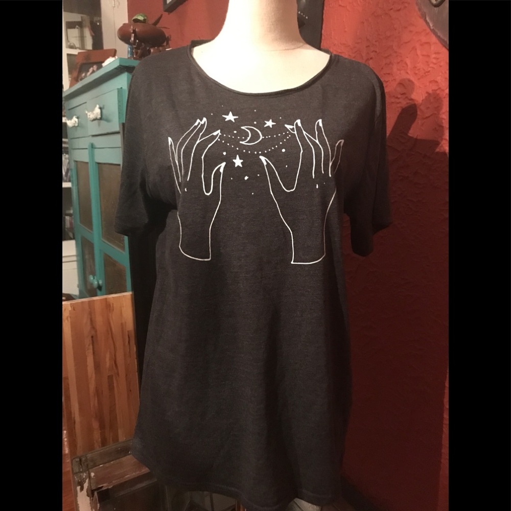 ⭐️SOLD⭐️ Star Hands Graphic Tee